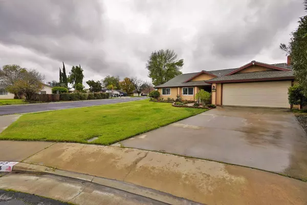 465 Mike CT, Lemoore, CA 93245