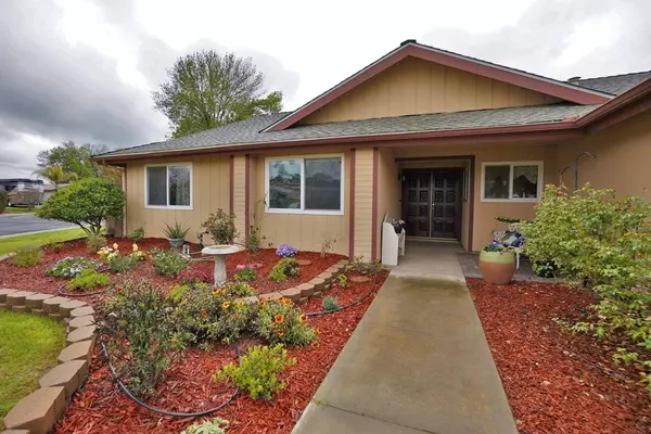 465 Mike CT, Lemoore, CA 93245