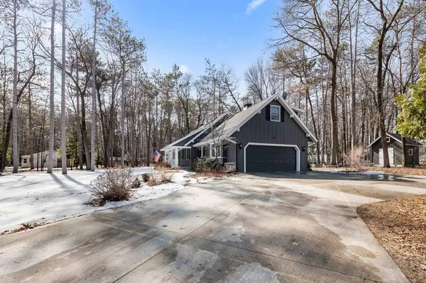 716 SUNSET DRIVE, Marinette, WI 54143