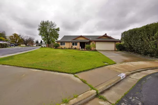 465 Mike CT, Lemoore, CA 93245