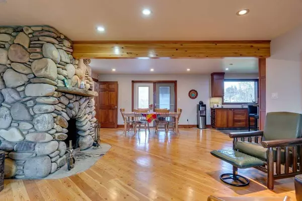 17 Oak AVE, Okotoks, AB T1S1K6