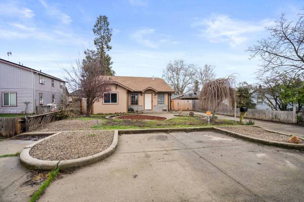 26 Kenwood AVE, Medford, OR 97501