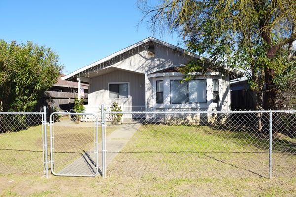 20 H Street, Modesto, CA 95351