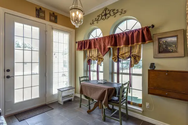 206 Sherry Lane, Burleson, TX 76028