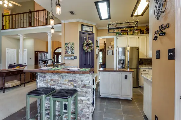 206 Sherry Lane, Burleson, TX 76028