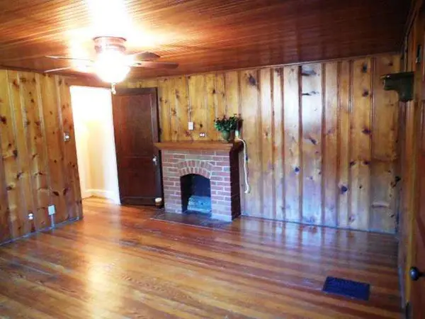 3116 S Sterling Ave, Independence, MO 64052