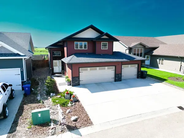 JUST LISTED !!!!!

Introducing a stunning new property in a gated community, boasting a private backyard, triple attached garage, south facing deck, and an abundance of windows, ensuring a bright and airy atmosphere.  

Check it out

https://dk-realestategroup.com/d8qz6n5p 