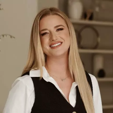 Julianne Brenenstuhl