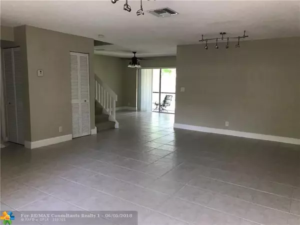 Plantation, FL 33324,9162 Vineyard Lake Dr  #9162