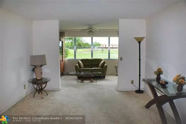 Sunrise, FL 33322,9801 Sunrise Lakes Blvd  #210