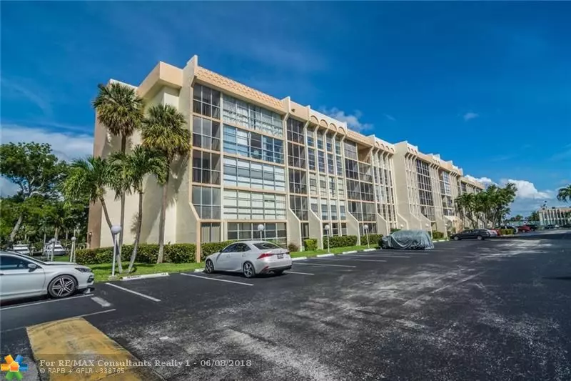 Hallandale, FL 33009,601 Three Islands Blvd  #317