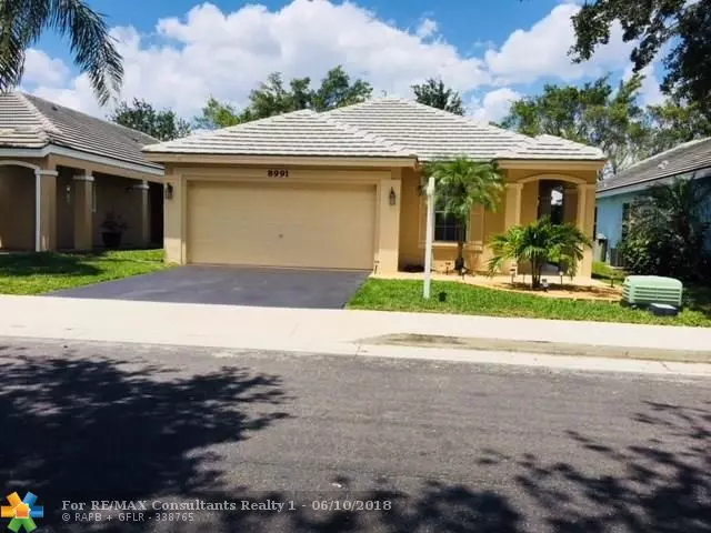 8991 Lake Park Cir N, Davie, FL 33328