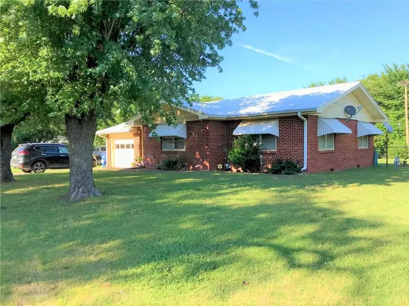 310 N Madison, Konawa, OK 74849