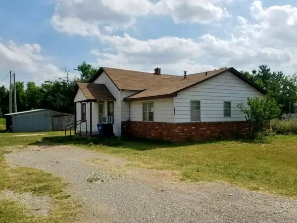 103 E Burt, Minco, OK 73059