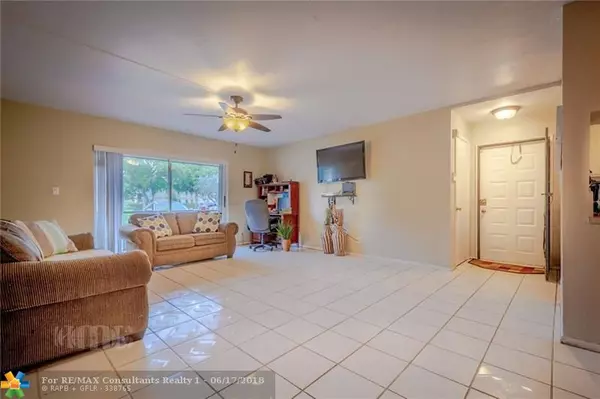 Pompano Beach, FL 33069,606 Gardens Dr  #102