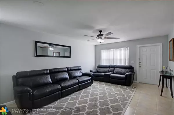 Coral Springs, FL 33071,9897 Riverside Dr  #12-8