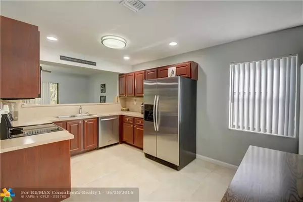 Coral Springs, FL 33071,9897 Riverside Dr  #12-8