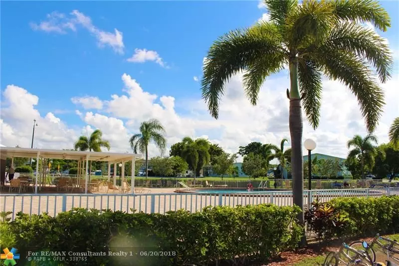 Deerfield Beach, FL 33442,414 Markham S  #414