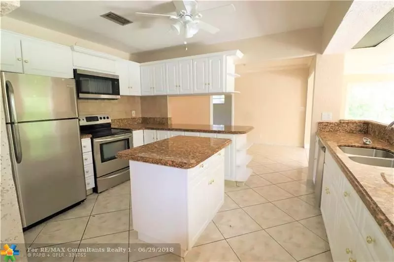 5221 SW 6th St, Plantation, FL 33317