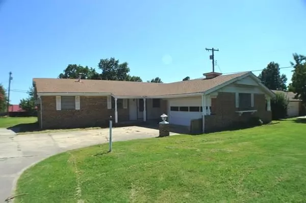 305 Warren, Holdenville, OK 74848