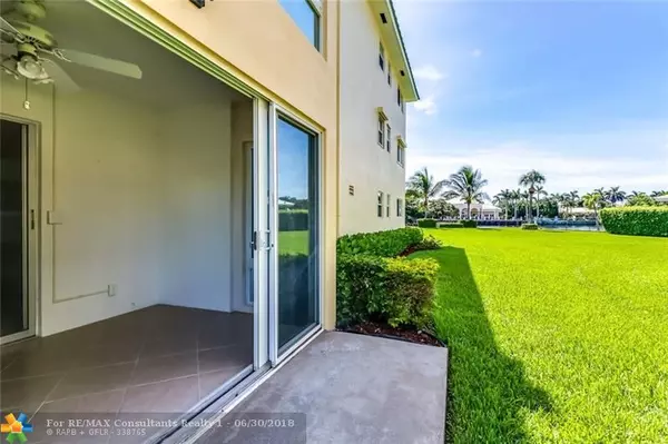 Boynton Beach, FL 33435,9 Colonial Club Dr  #105