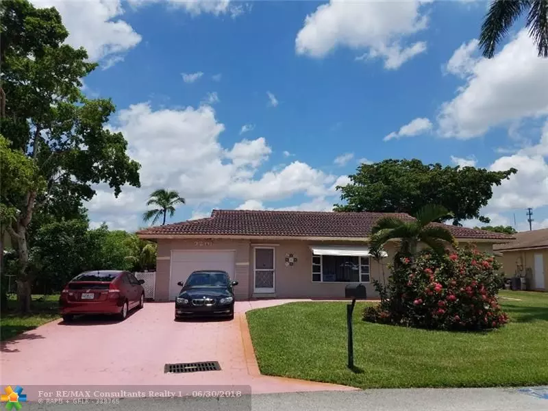 9205 NW 70th Pl, Tamarac, FL 33321