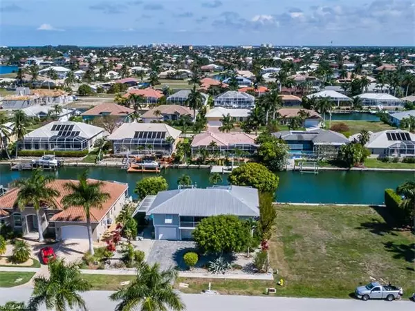 Marco Island, FL 34145,1132 Bond CT