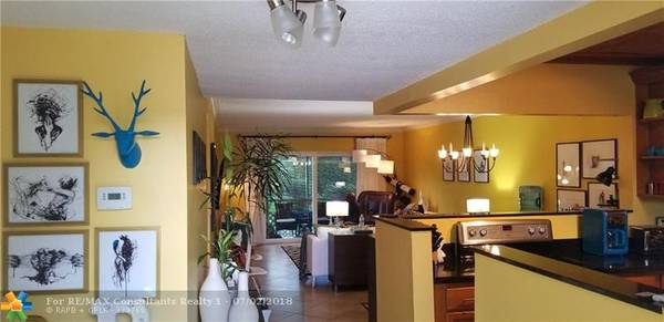 2960 Riverside Dr  #112-2, Coral Springs, FL 33065