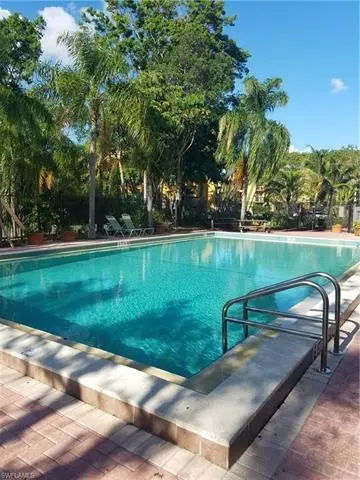 Fort Myers, FL 33916,2885 Winkler AVE #613