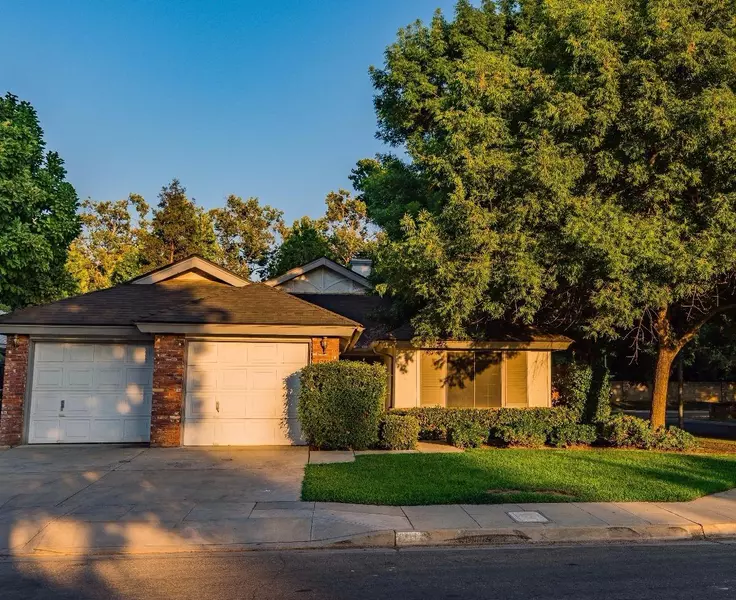 601 E Pintail Circle, Fresno, CA 93730