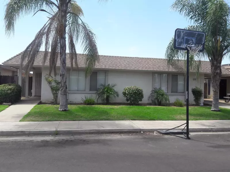 518 W Alamos Avenue, Clovis, CA 93612