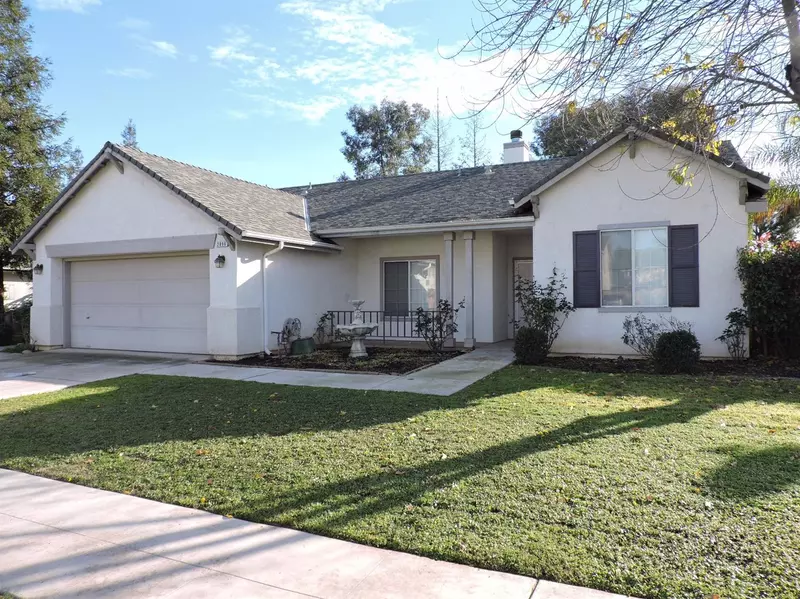 2896 Griffith Avenue, Clovis, CA 93611