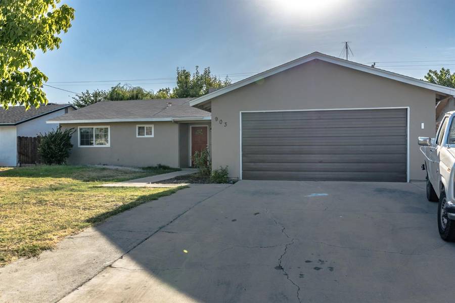 903 E Cinnamon Drive, Lemoore, CA 93245