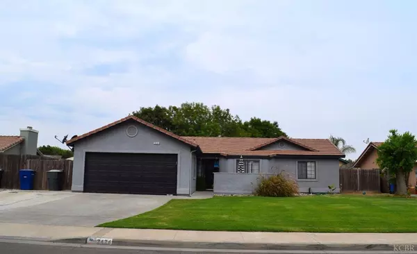 2424 Oakwood Court, Hanford, CA 93230