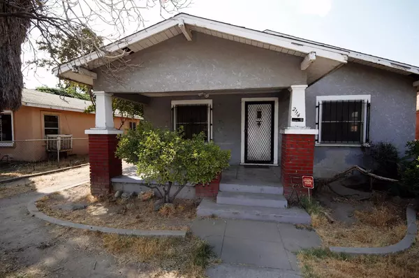 2114 E HAMMOND Avenue, Fresno, CA 93703