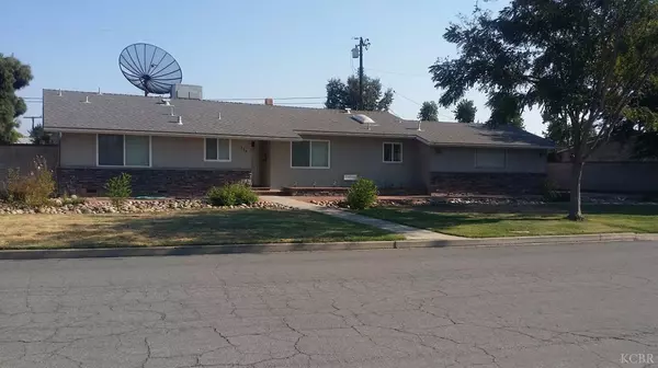 225 E Sycamore Drive, Hanford, CA 93230