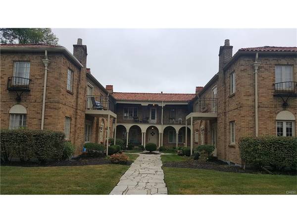 2200 Far Hills #3, Oakwood, OH 45419