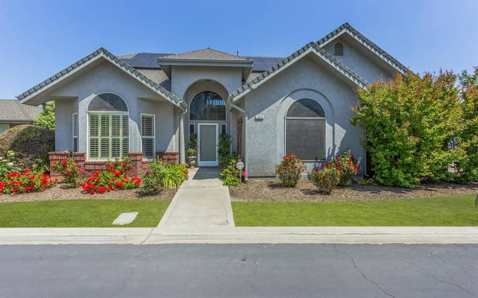 1930 N Cambridge Circle, Reedley, CA 93654