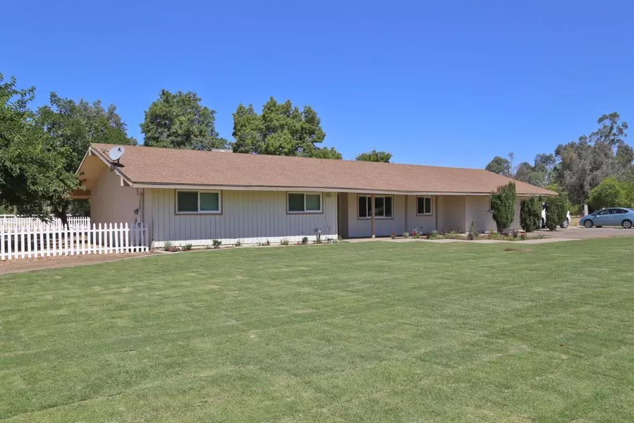 5683 N Mccall Avenue, Clovis, CA 93619