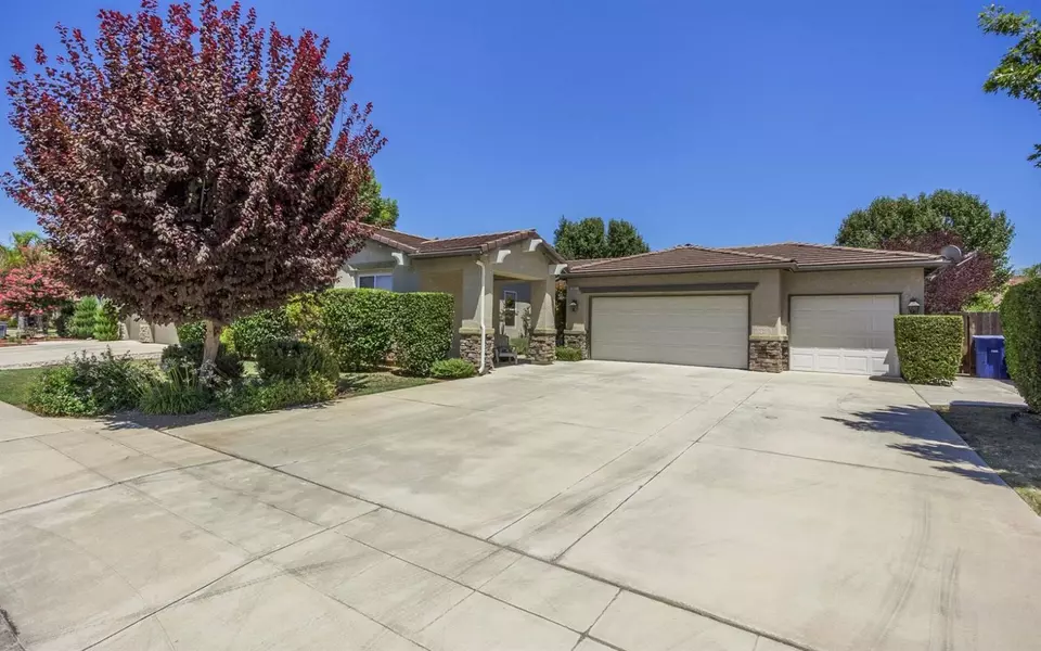 947 Carson Avenue, Clovis, CA 93611