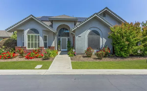 1930 N Cambridge Circle, Reedley, CA 93654