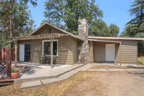 41389 Highway 49 Lane, Oakhurst, CA 93644