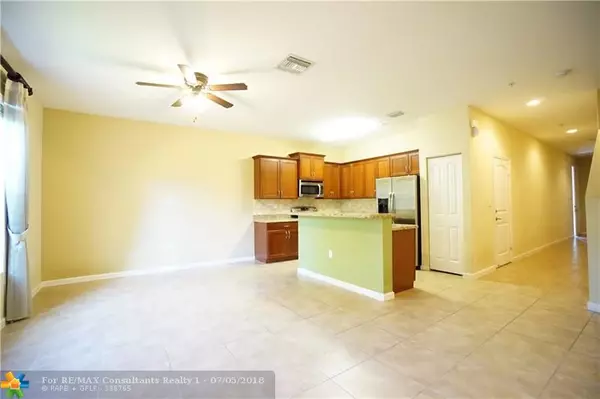 Pompano Beach, FL 33060,202 SW 7th Ct  #202