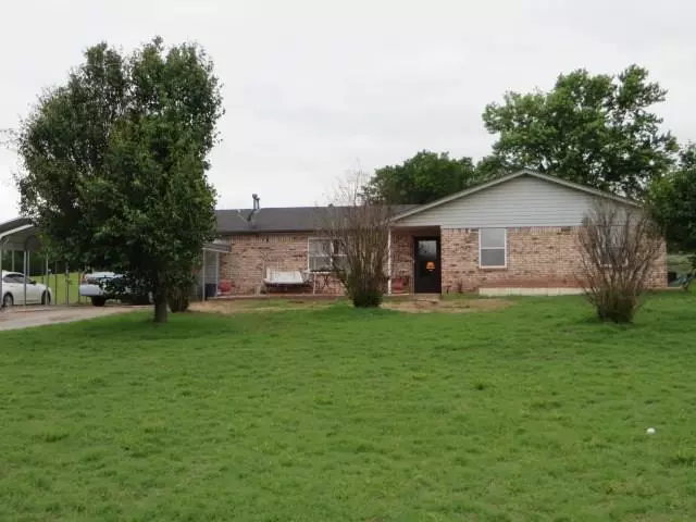 Ninnekah, OK 73067,163 W Water Front