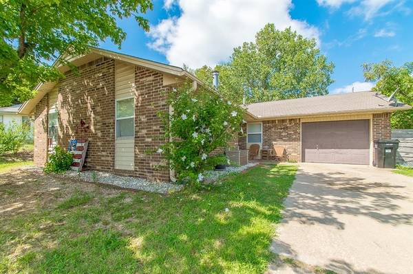 423 S 3rd Street, Mcloud, OK 74851