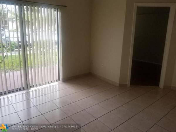 Pembroke Pines, FL 33025,400 Palm Cir  #105