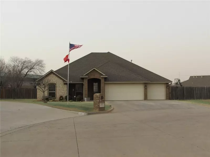 202 SE Begonia Lane, Cache, OK 73527