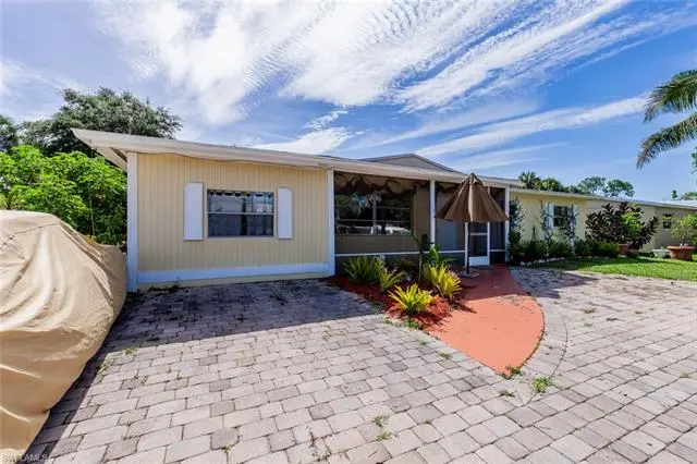 918 Coconut CIR E, Naples, FL 34104
