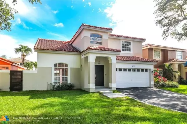 8237 NW 200th Ter, Hialeah, FL 33015