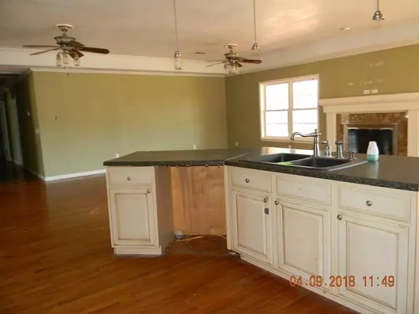 Sayre, OK 73662,708 Hunter Lane